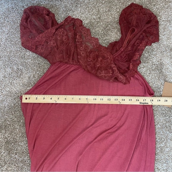 Just Found maxi dress in burgundy lace over shoulder flowy plus size 1X New - Picture 11 of 13